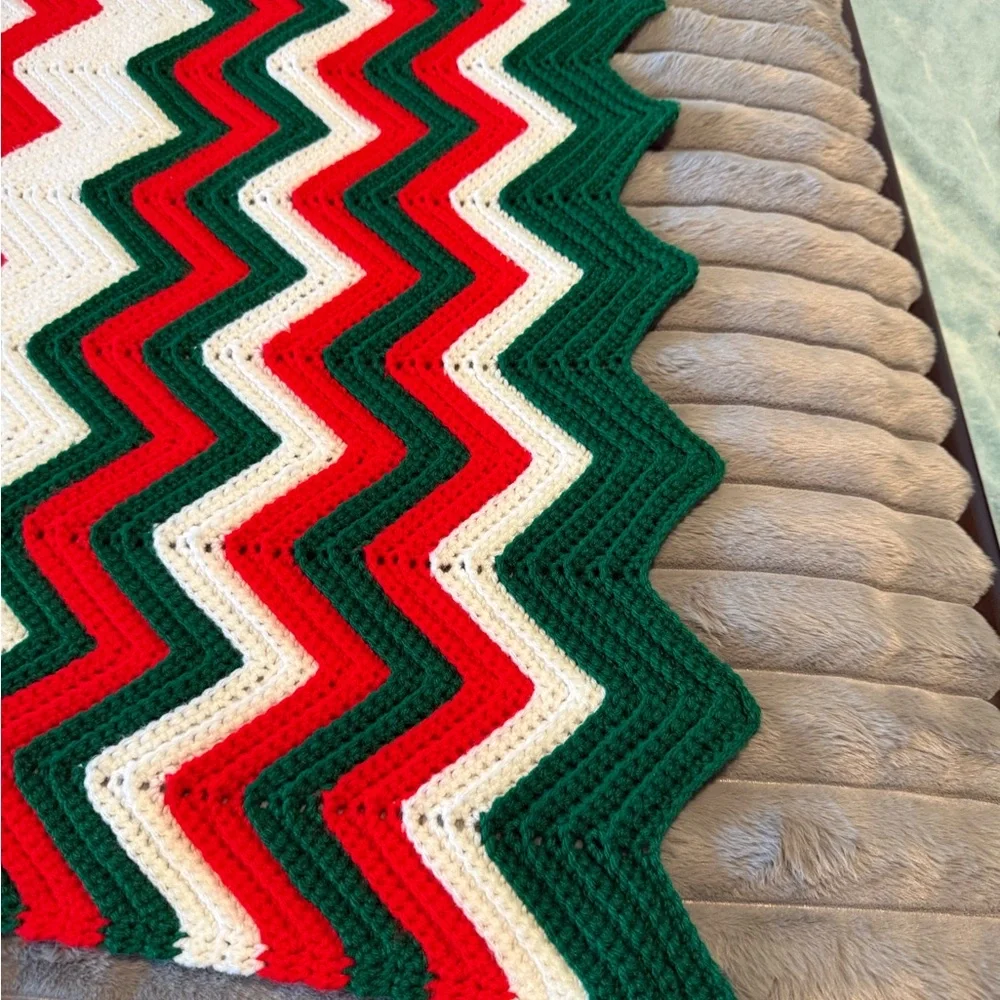 Holiday Zigzag Blanket - Red, Green, White